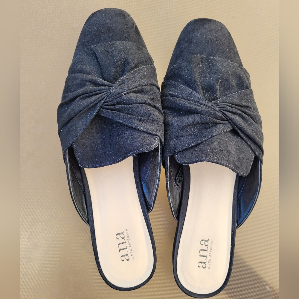 Black mule shoes